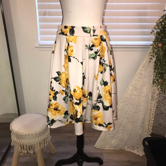 Dresses & Skirts - Yellow floral skirt